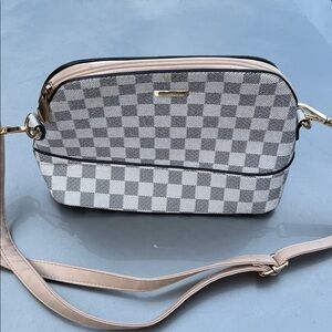 Elegant Checkered Crossbody Bag - Black and Cream